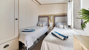 Unclassified image, 2 of 21, button - Seaview,sleeps 4to6,pet Friendly, Parking (Wareham)