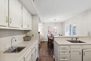 Fridge, oven, stovetop, dishwasher