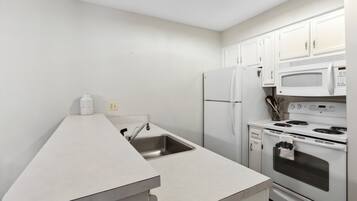 Kühlschrank, Ofen, Herdplatte, Geschirrspüler