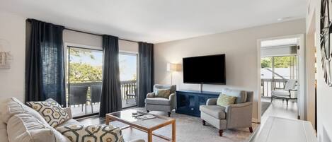 Smart TV, fireplace