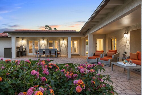 Lux Amenities+Private Sanctuary|Firepit+Swings! Desert Palm Oasis