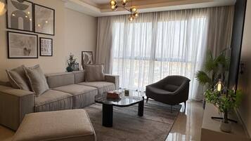 Basic Apartment, 3 Bedrooms | Living area