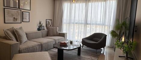 Departamento básico, 3 habitaciones | Área de sala de estar