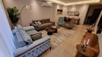 Classic Apartment, 3 Bedrooms | Living area