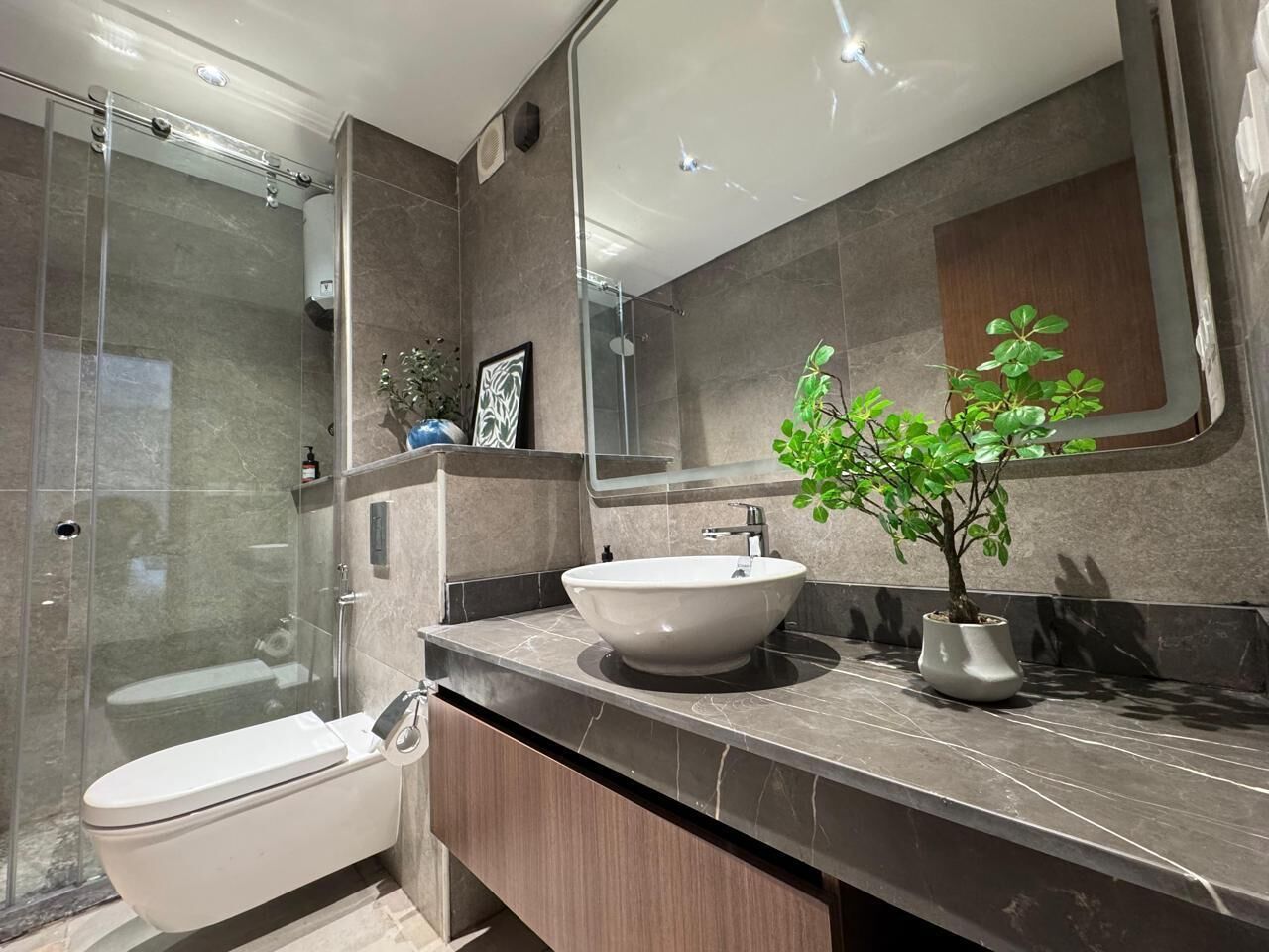 Basic Apartment, 3 Bedrooms | Bathroom