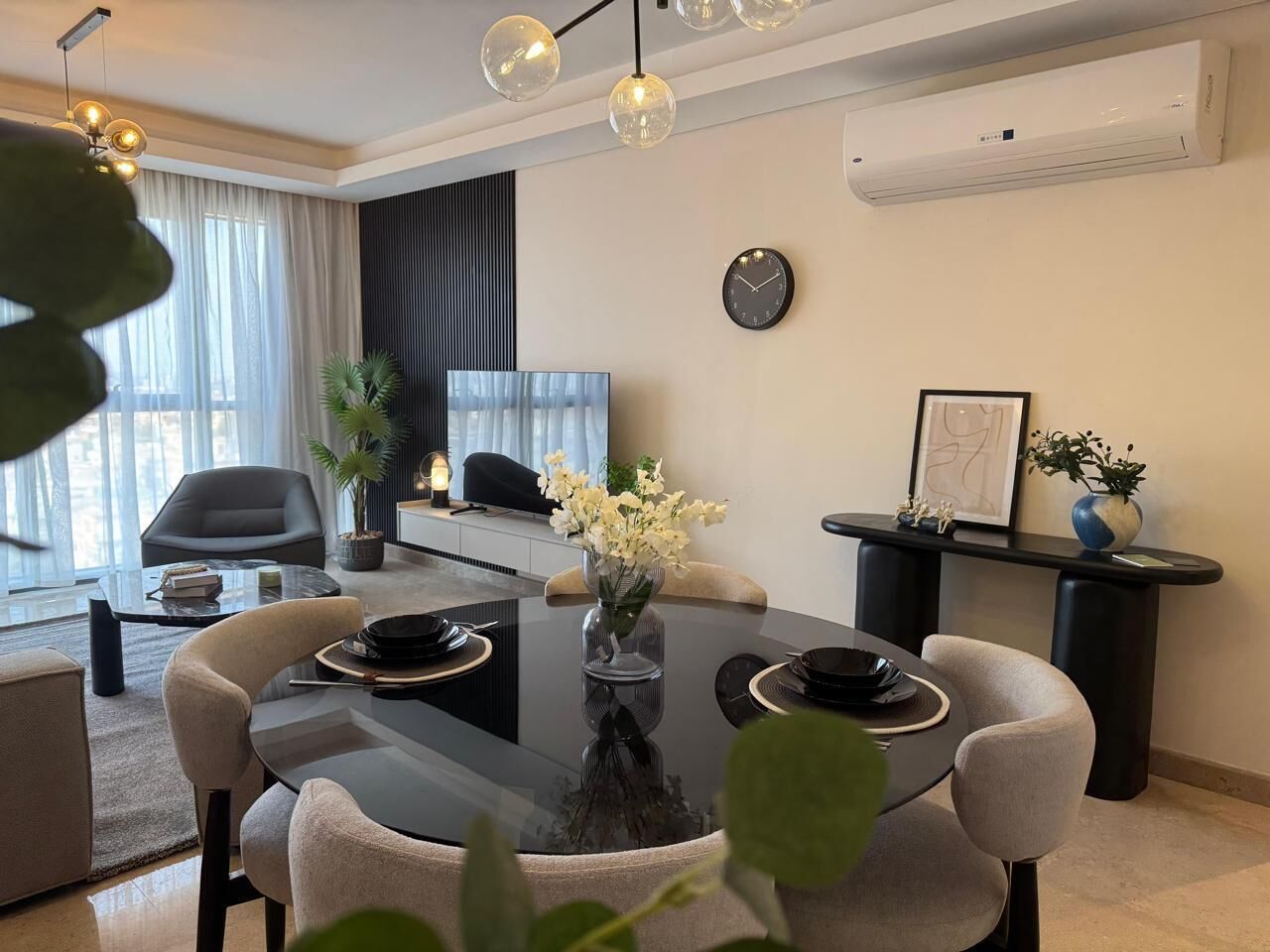 Basic Apartment, 3 Bedrooms | Living area
