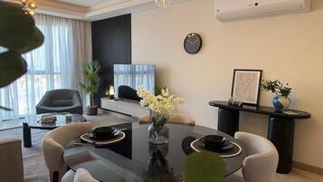 Basic Apartment, 3 Bedrooms | Living area