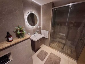 Deluxe Studio | Bathroom - Mynt Stay zed west Residence (Sheikh Zayed City)