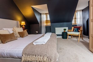4 habitaciones, tabla de planchar con plancha, wifi y ropa de cama 