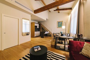 Superior Suite, City View | Living area | Flat-screen TV - Palazzo Confalonieri da Lisca (Verona)