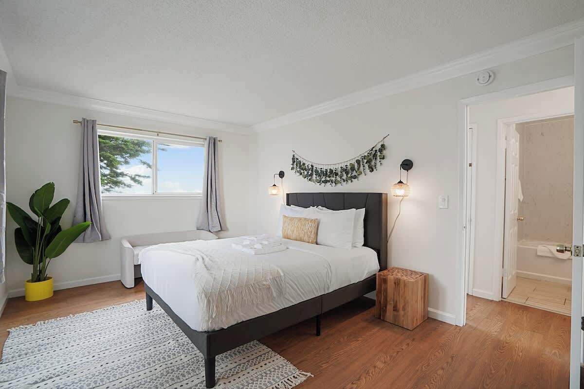 Silitysrauta/-lauta, Wi-Fi, vuodevaatteet