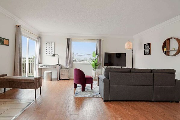 テレビ、書斎 / ワークスペース