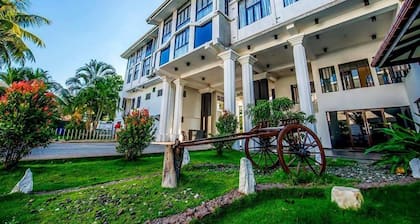G.M.T. Sorabora Village Hotel