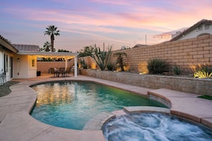 A heated pool - Villa Solana: Heated Pool, Putting Green, Games (La Quinta)
