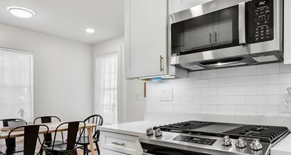 Charming 3BR Retreat: Live Like a Local in Chamblee!