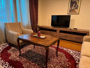 TV - 2BR Apartment+ Balcony & Parking (Ljubljana)