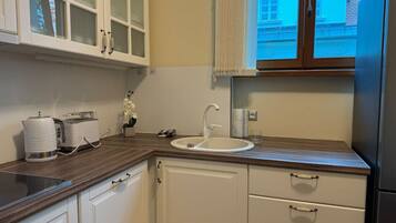 Fridge, microwave, oven, dishwasher