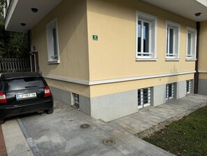 Property grounds - 2BR Apartment+ Balcony & Parking (Ljubljana)