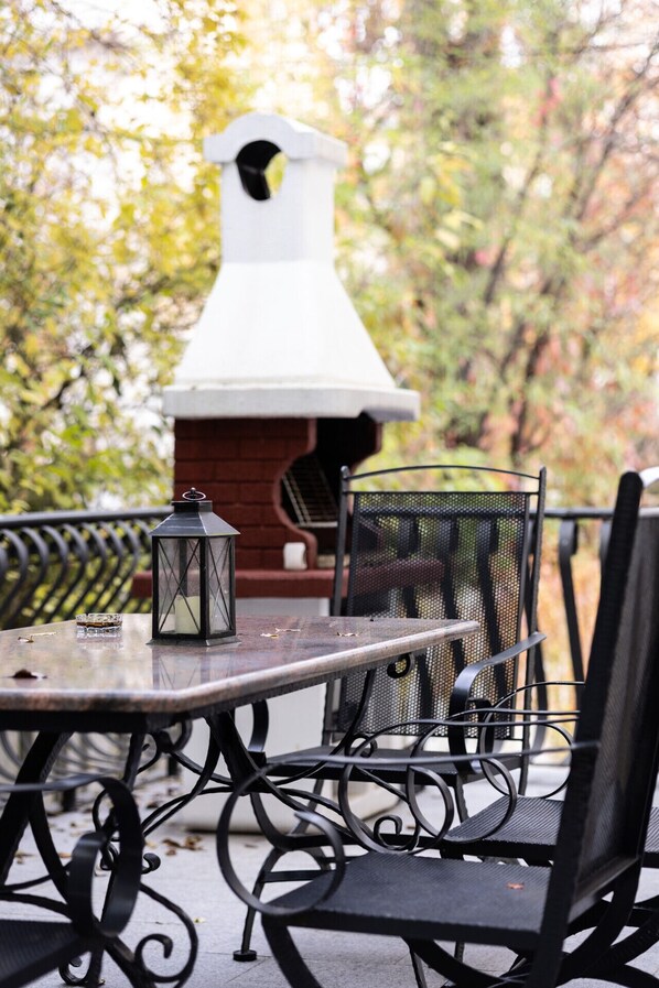 Outdoor dining - Maida’s Comfort Nest (Ljubljana)