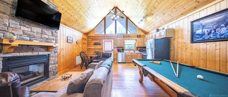 テレビ、暖炉、書斎 / ワークスペース