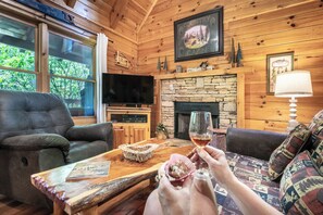 Fernseher, Kamin, Arbeitsbereiche