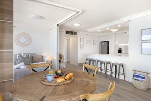 Dining - Beach retreat w/ balcony & views (Surfers Paradise)