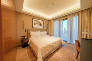 Deluxe-Apartment, 3 Schlafzimmer, Stadtblick | 3 Schlafzimmer, Verdunkelungsvorhänge, Bügeleisen/Bügelbrett