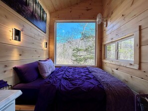 1 bedroom, bed sheets