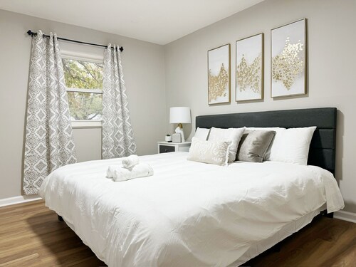 2 KING BED/1BA FENCED YARD 