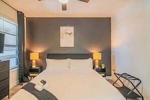 2 chambres, fer et planche à repasser, Wi-Fi, draps fournis