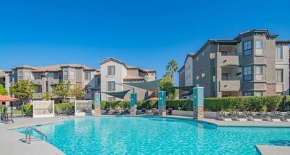 Your 2BR Home in Glendale with Stadium KingBed WD Parking