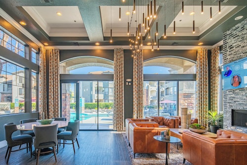 Westgate District Stay | Pool, Gym, Parking & W/D