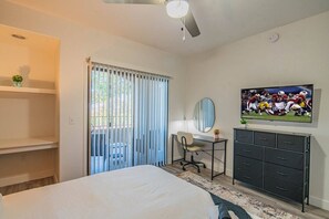 Room - Near the Stadium with  Pool Gym Parking HotTub WD (Glendale)