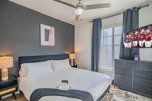 3 chambres, fer et planche à repasser, Wi-Fi, draps fournis