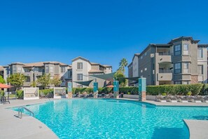 Pool - Near Attractions |Balcony, Pool, Gym, Parking, W/D (Glendale)