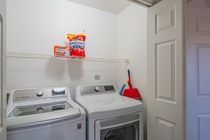 Interior - Prime Location | Balcony, Pool, Gym, Parking, W/D (Glendale)
