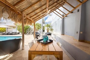 Outdoor dining - Casa di Mama - Ground floor 1-bedroom (Vista Royal)