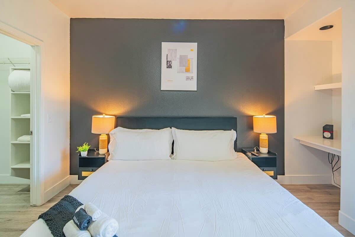 1 slaapkamer, een strijkplank/strijkijzer, wifi, beddengoed