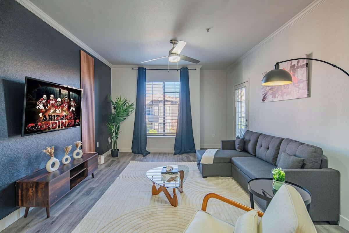 Een televisie en een kantoor