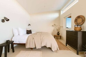 1 bedroom, iron/ironing board, travel cot, WiFi - Casa Lenta   • Romantic Retreat w/ Pool, Spa, Views (Joshua Tree)