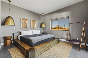 2 habitaciones, escritorio, tabla de planchar con plancha y wifi gratis
