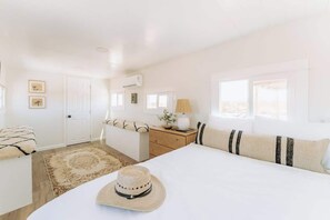 Schreibtisch, kostenloses WLAN, Bettwäsche