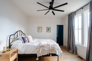 4 bedrooms, desk, free WiFi, bed sheets