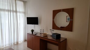 Interior - Ocean Dream Escape. Spacious apartment next to the sea in commercial area.  (Puerto de la Cruz)