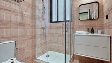 Apartamento | Baño | Secador de pelo, jabón y champú