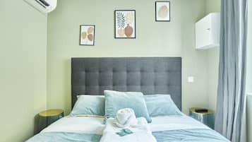 Appartement | Espace de travail pour ordinateur portable, fer et planche à repasser