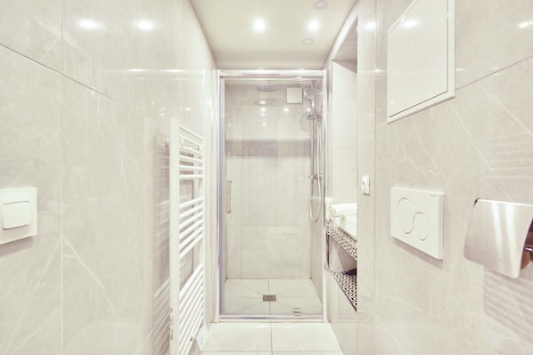 Apartment | Bathroom