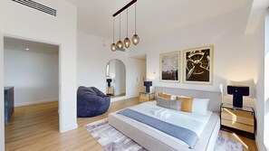 4 bedrooms, desk, iron/ironing board, travel crib