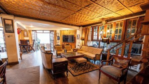 Unclassified image, 2 of 56, button