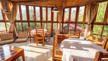 Honeymoon Cottage | Living area